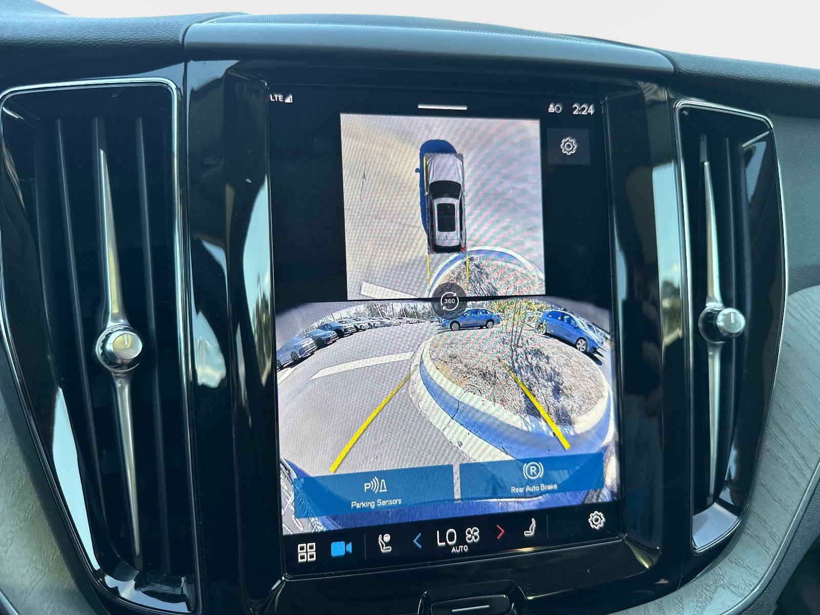 Certified 2025 Volvo XC60 B5 Plus image 22