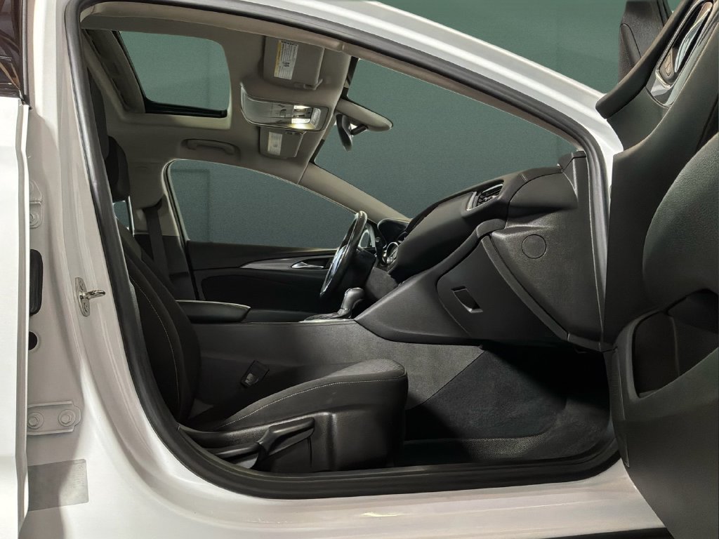 Used 2019 Buick Regal Preferred w/ Driver Confidence Package I FWD image 13