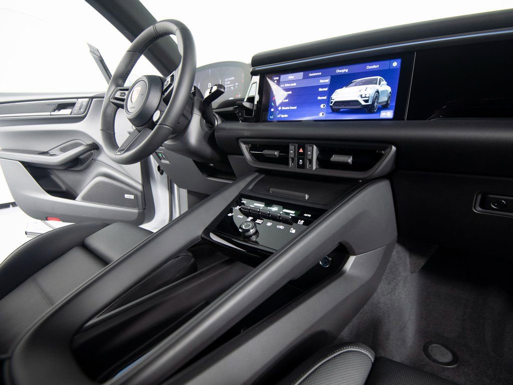 New 2026 Porsche Macan 4S Electric image 31