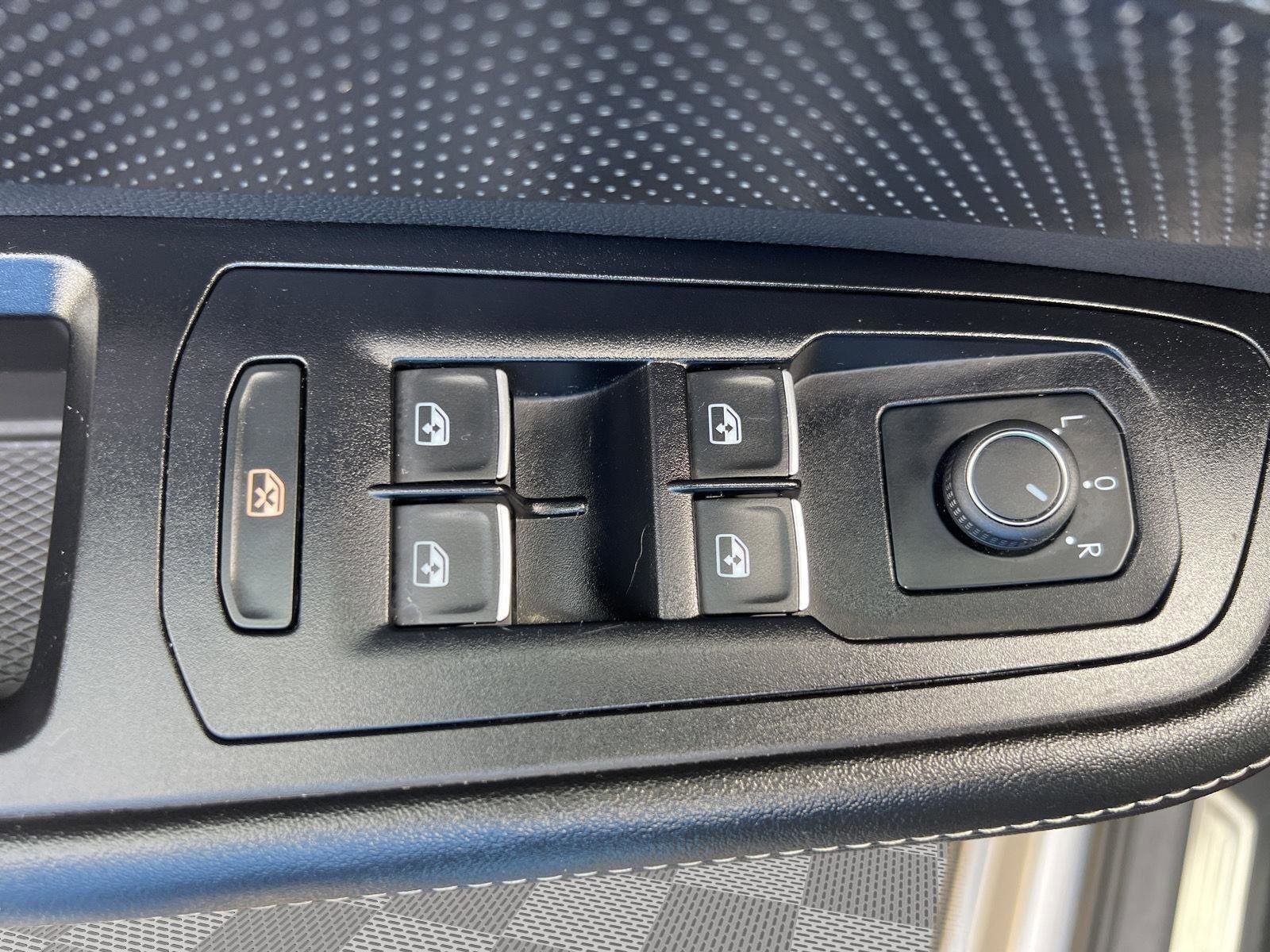 Used 2024 Volkswagen Atlas Cross Sport SE image 11