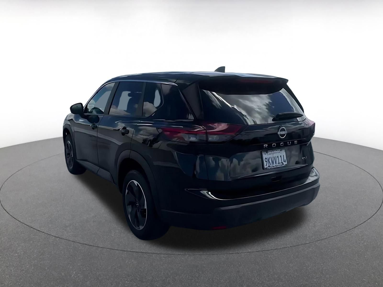 Used 2024 Nissan Rogue SV FWD image 11
