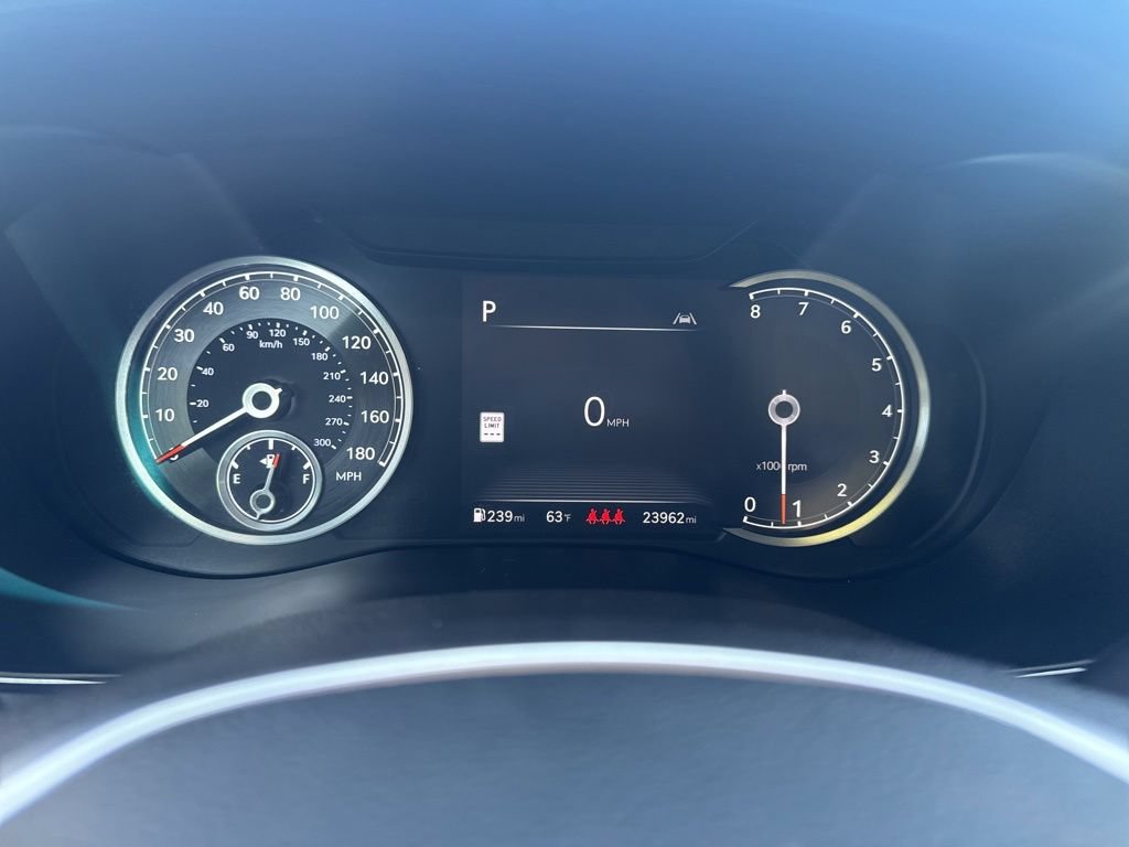 Used 2025 Genesis G70 2.5T AWD/4WD image 31