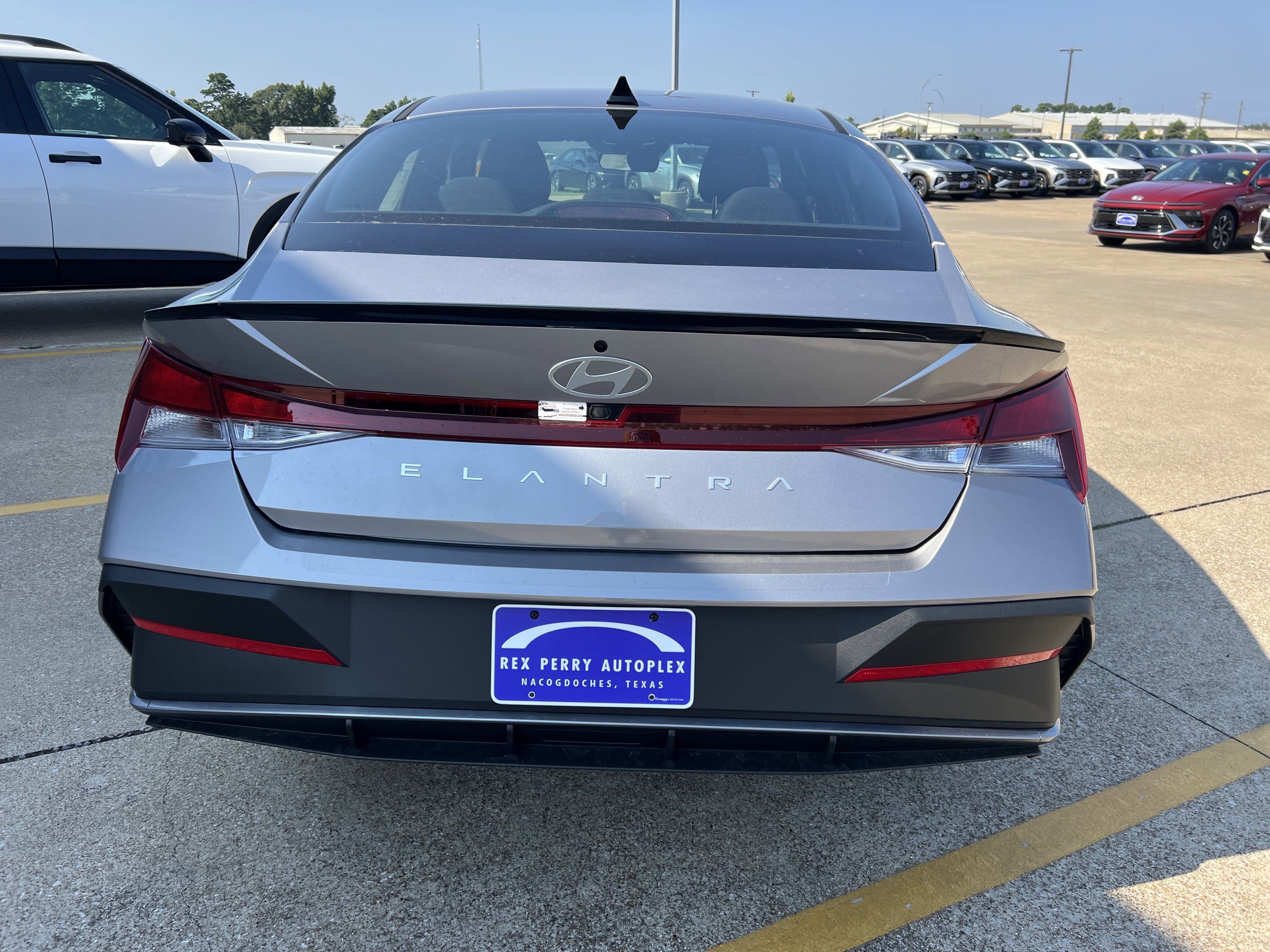 Used 2025 Hyundai Elantra Sport image 28