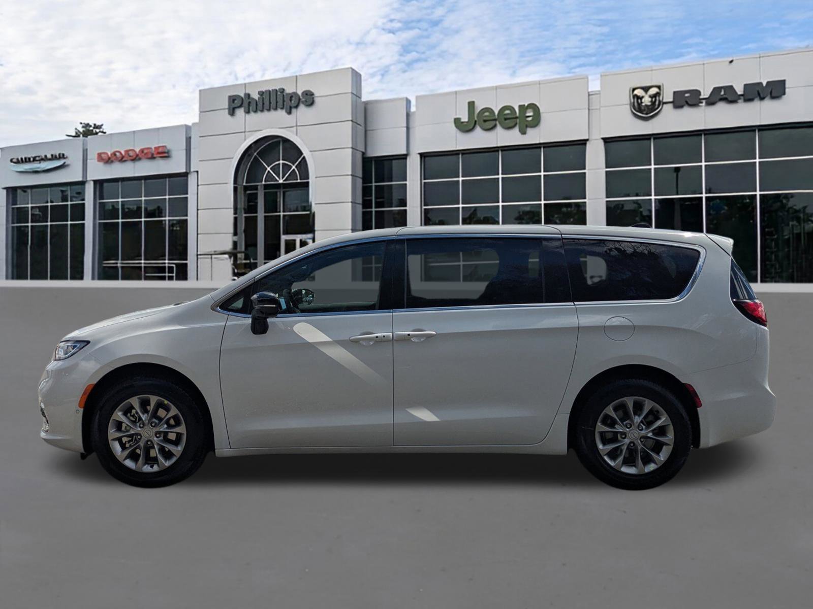 New 2026 Chrysler Pacifica Limited image 6