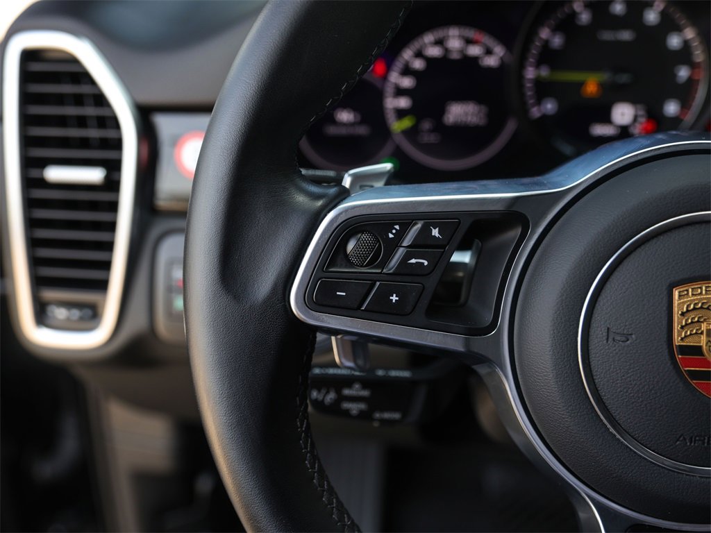 Certified 2023 Porsche Cayenne Platinum Edition image 23