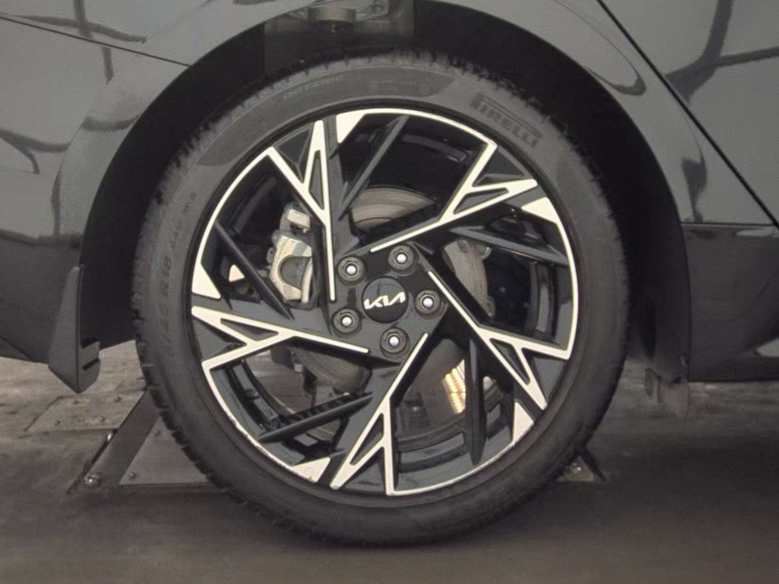 Used 2025 Kia K5 GT-Line w/ GT-Line Premium Package image 12