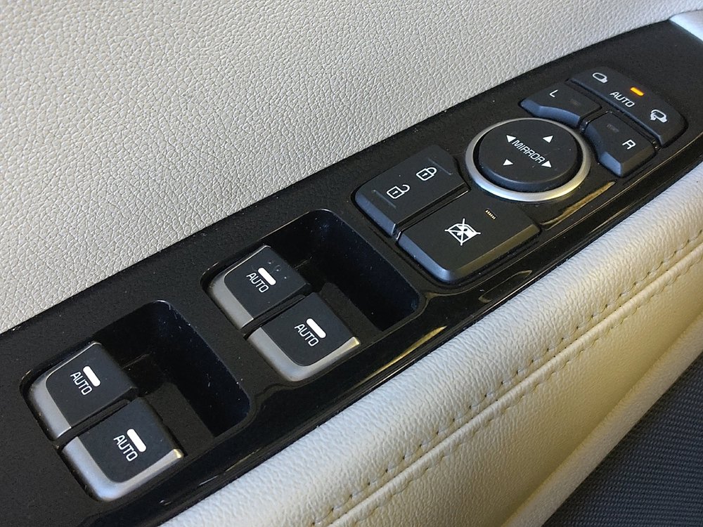 Used 2016 Kia Sorento SX image 27