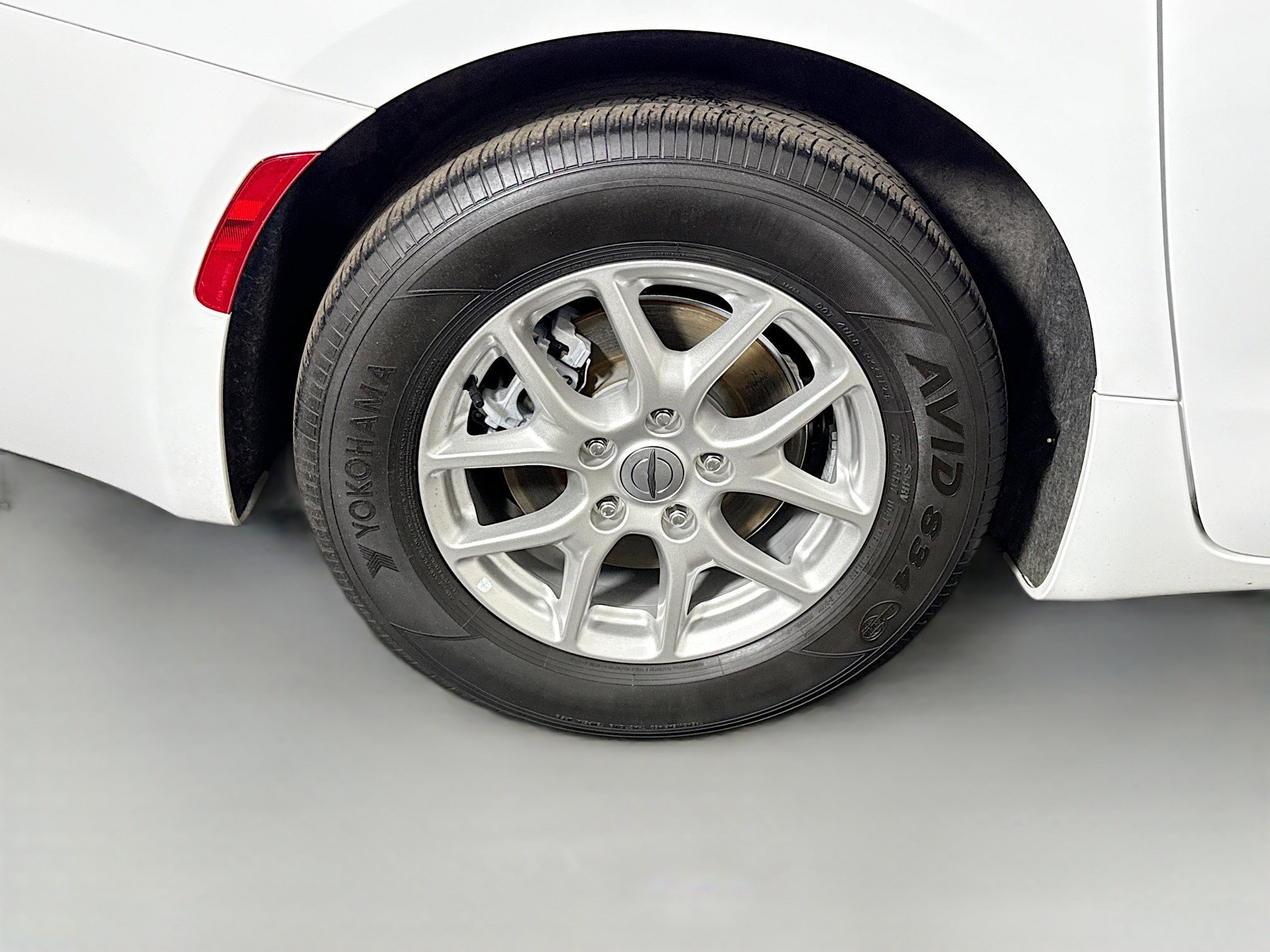 Used 2024 Chrysler Pacifica Touring-L FWD image 31