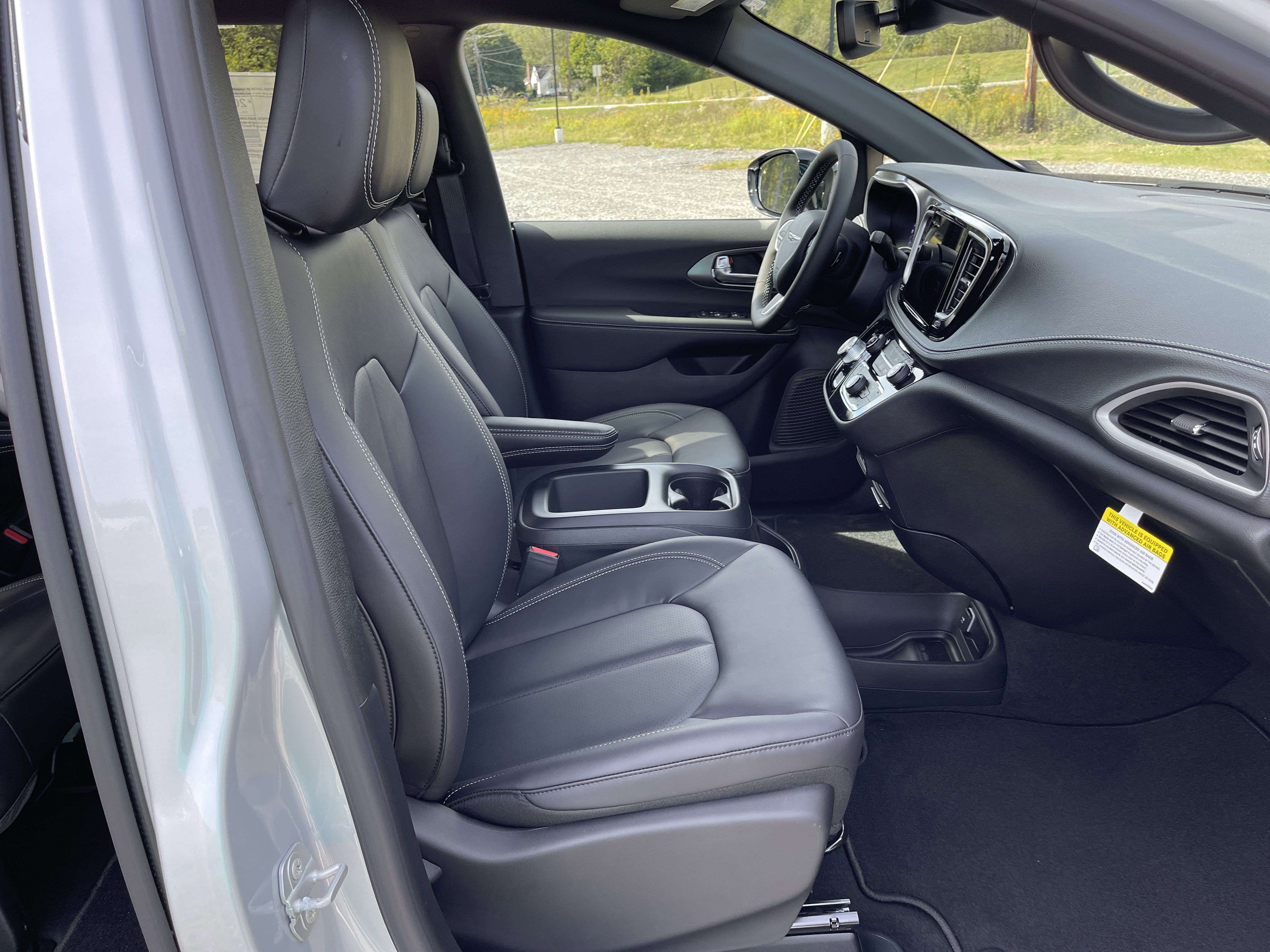 New 2026 Chrysler Pacifica Select image 14