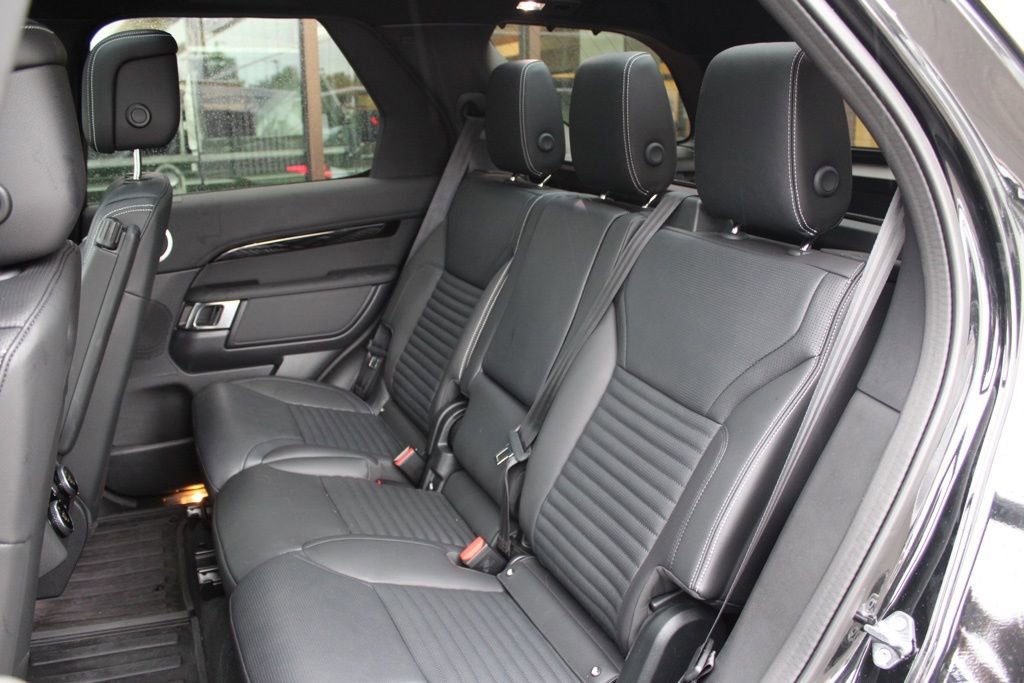 Certified 2025 Land Rover Discovery S image 33