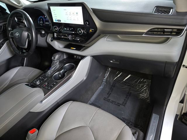 Used 2023 Toyota Highlander Limited image 25