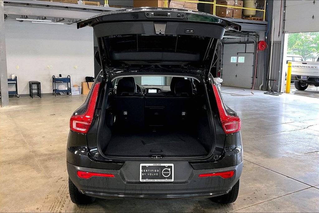 Certified 2024 Volvo XC40 B5 Core AWD/4WD image 5