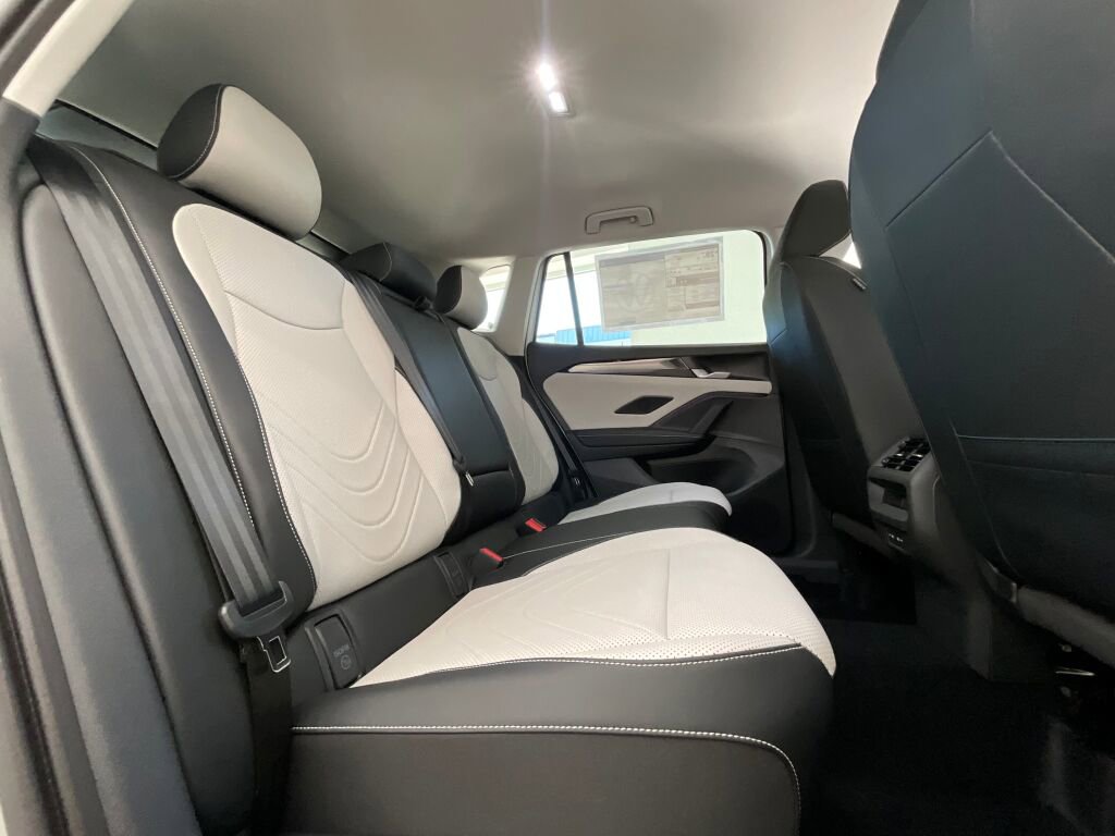 New 2025 Volkswagen Tiguan SE image 11