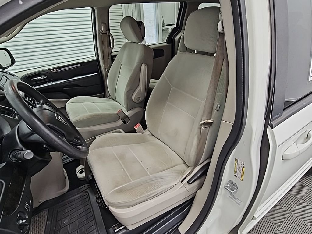 Used 2013 Dodge Grand Caravan SE image 21
