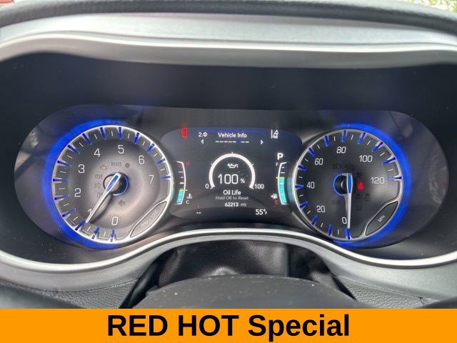 Used 2023 Chrysler Pacifica Touring FWD image 15
