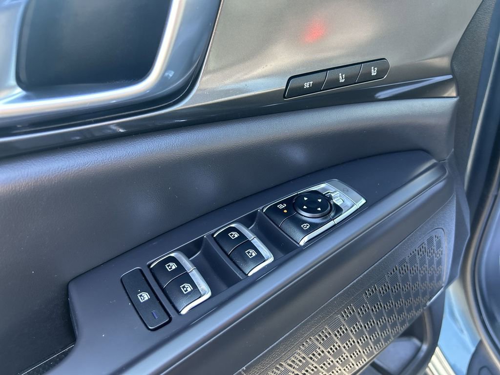 Certified 2025 Kia Carnival SX Prestige image 19