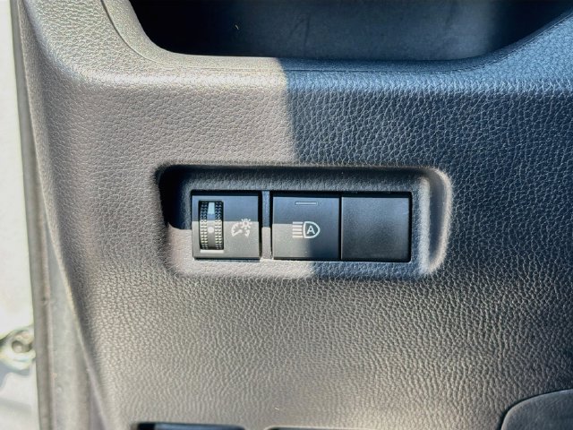 Used 2025 Toyota RAV4 LE AWD/4WD image 10