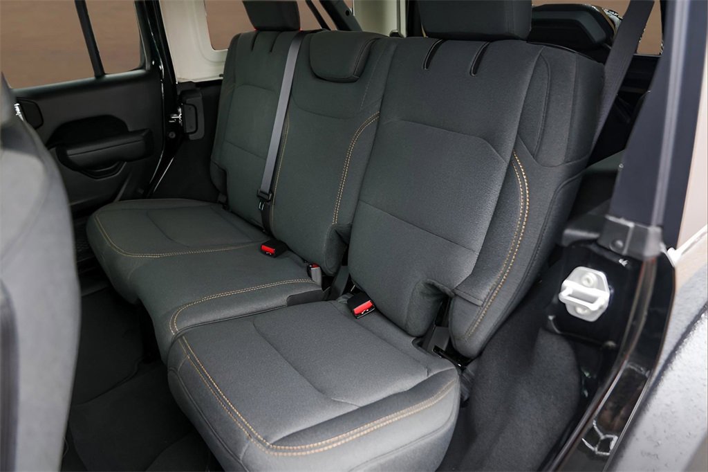 Used 2025 Jeep Wrangler Sport S image 23