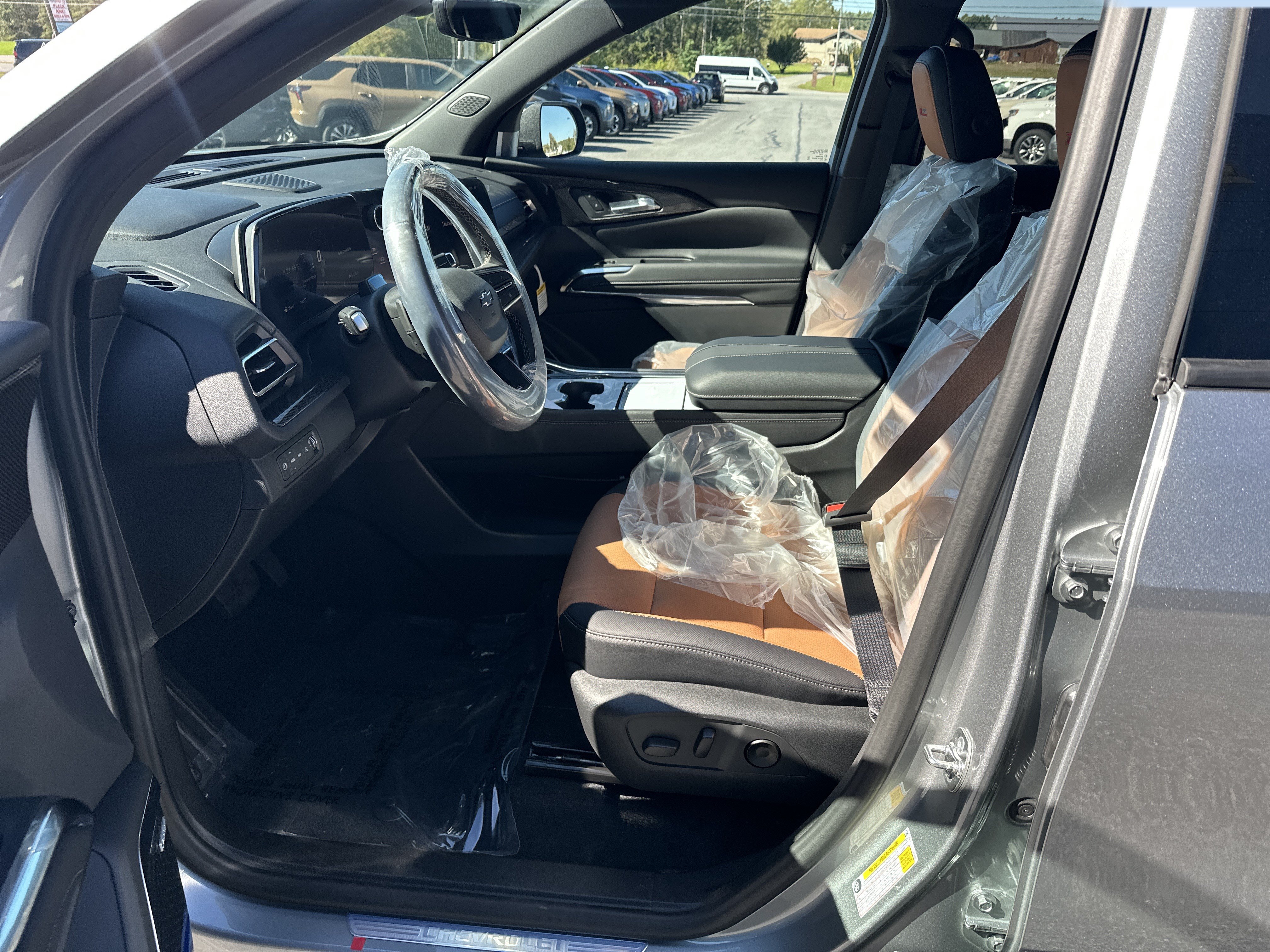 New 2027 Chevrolet Traverse Z71 w/ Enhanced Driving Package AWD/4WD image 9