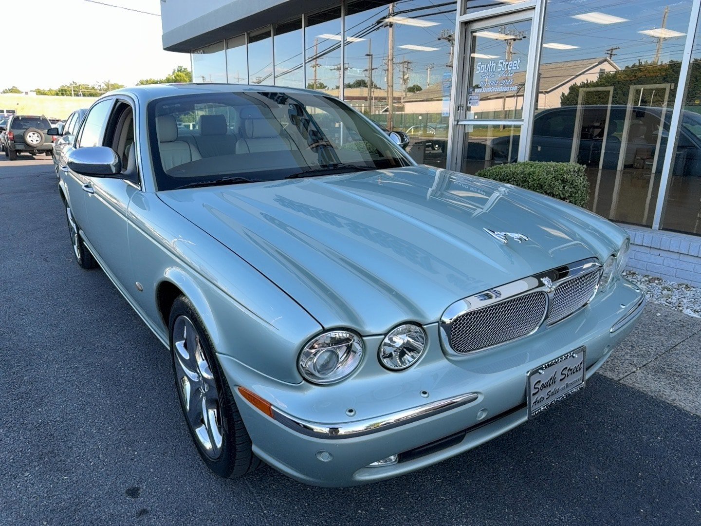 Used 2007 Jaguar XJ8 L RWD image 2