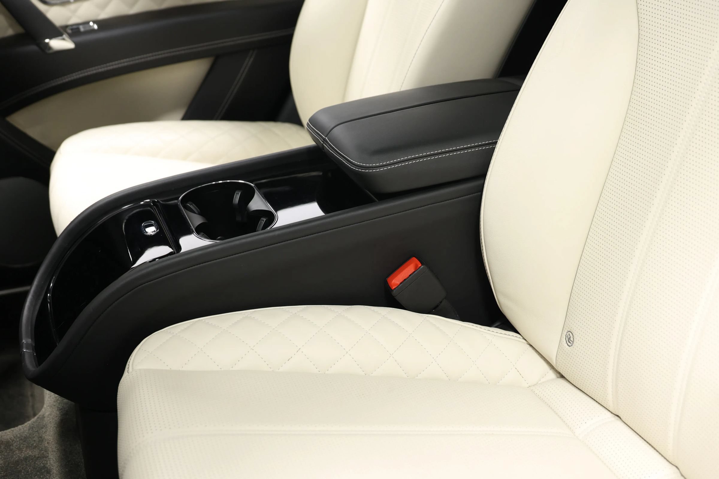 Used 2017 Bentley Bentayga AWD/4WD image 53