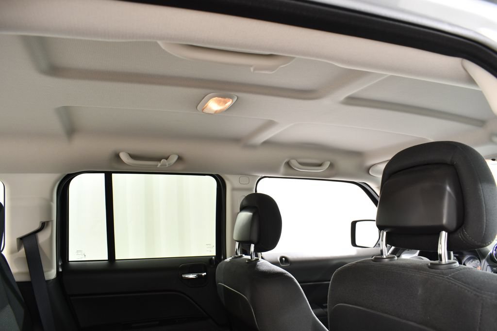 Used 2015 Jeep Patriot Latitude AWD/4WD image 18