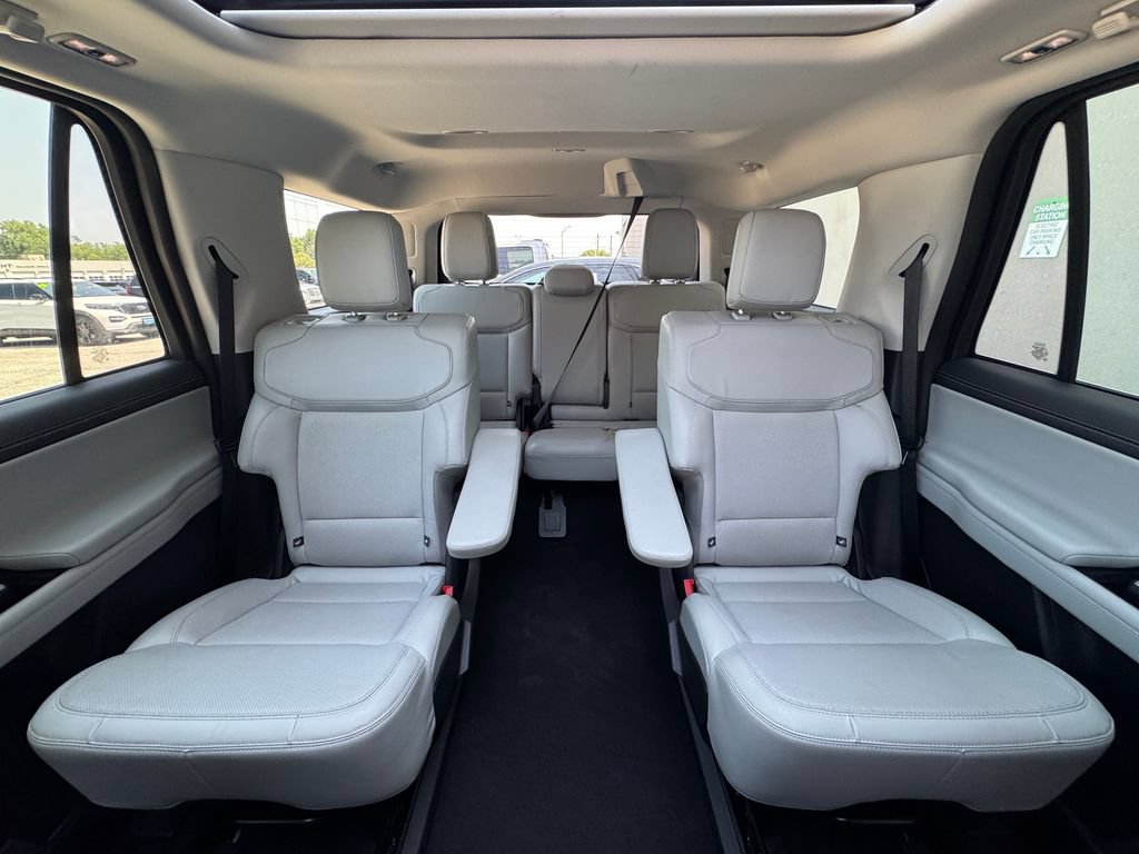 Used 2025 Ford Expedition Platinum AWD/4WD image 27