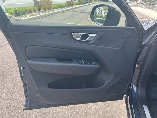 Certified 2025 Volvo XC60 B5 Plus AWD/4WD image 16