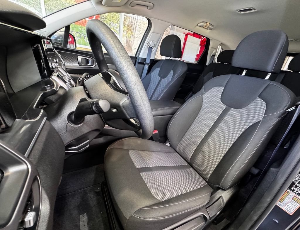 Used 2023 Kia Sorento LX AWD/4WD image 18