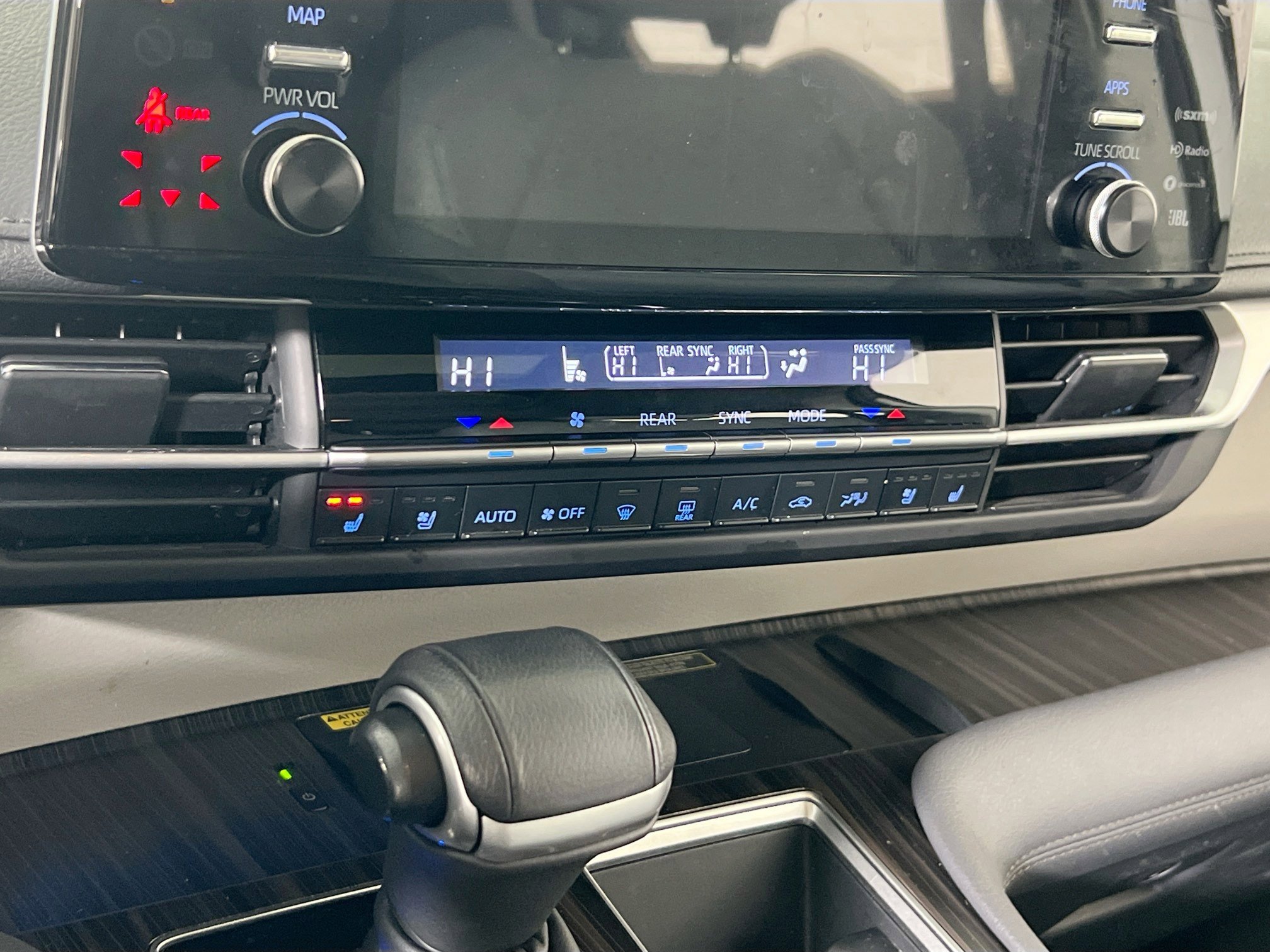 Used 2022 Toyota Sienna Limited AWD/4WD image 16