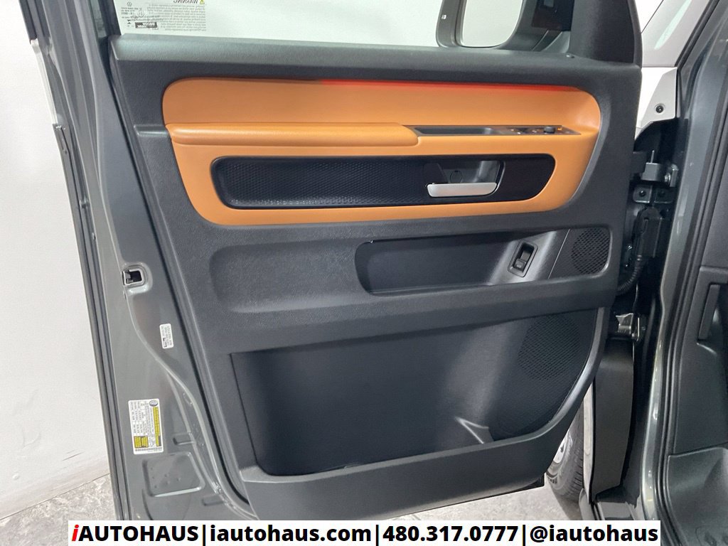 Used 2025 Volkswagen ID. Buzz Pro S Plus RWD image 48