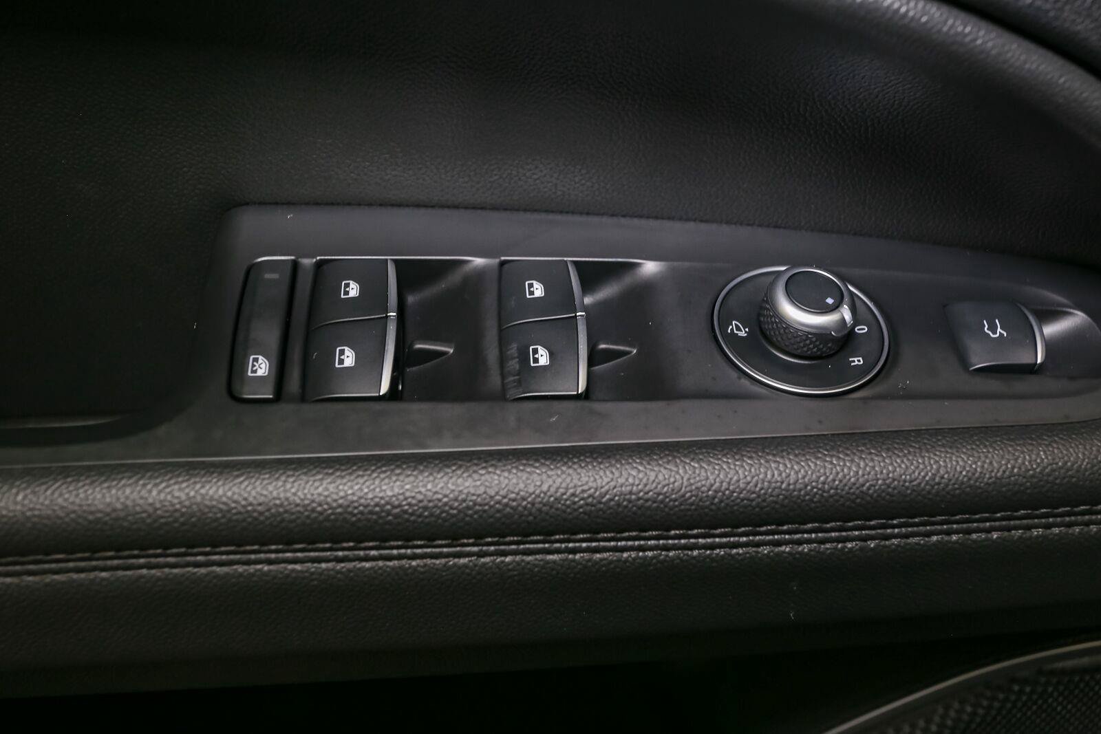 Used 2023 Alfa Romeo Stelvio Ti AWD/4WD image 44