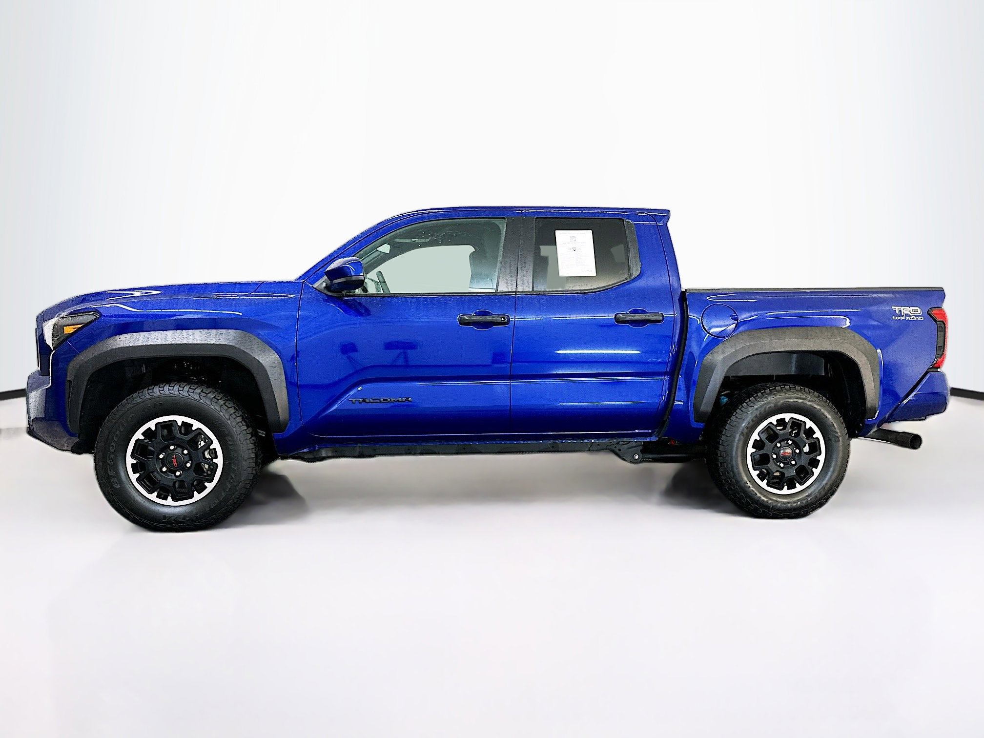 Used 2025 Toyota Tacoma TRD Off-Road AWD/4WD image 4