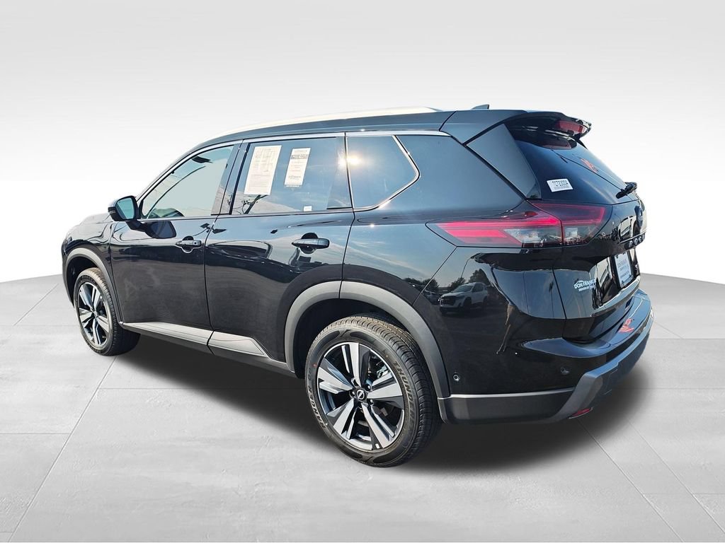 Used 2026 Nissan Rogue SL AWD/4WD image 3