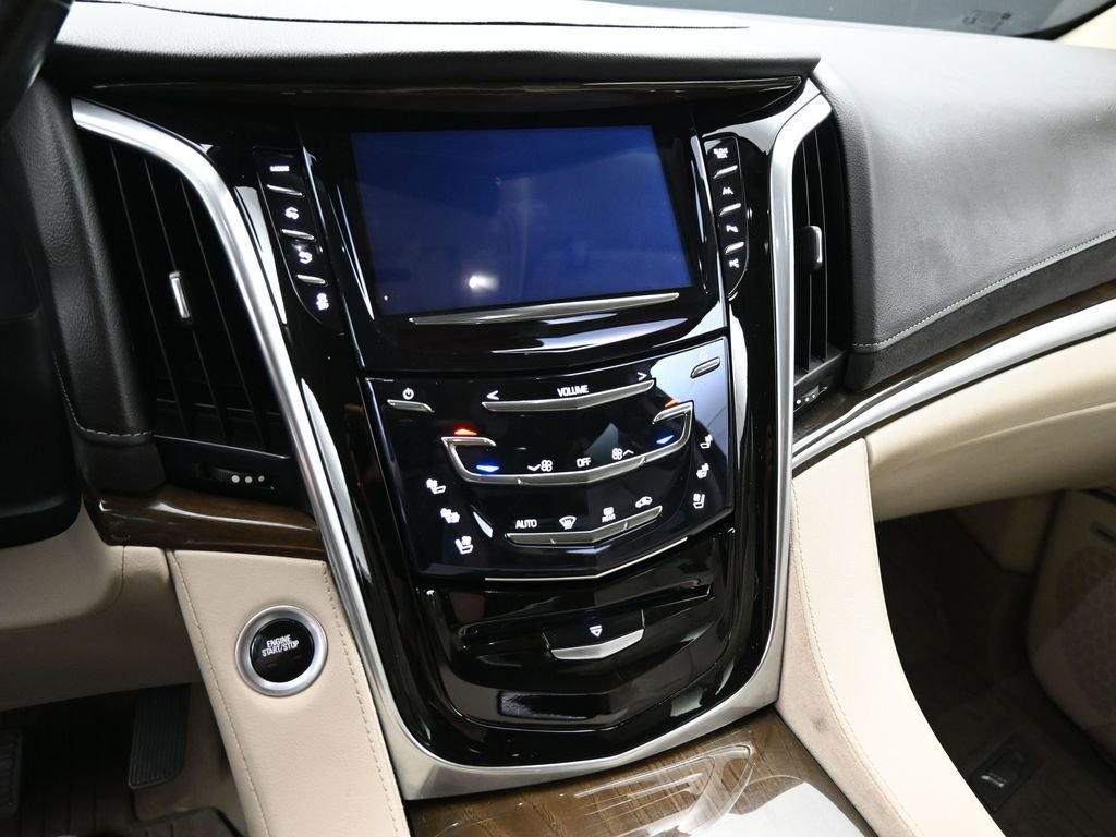 Used 2020 Cadillac Escalade Luxury AWD/4WD image 16