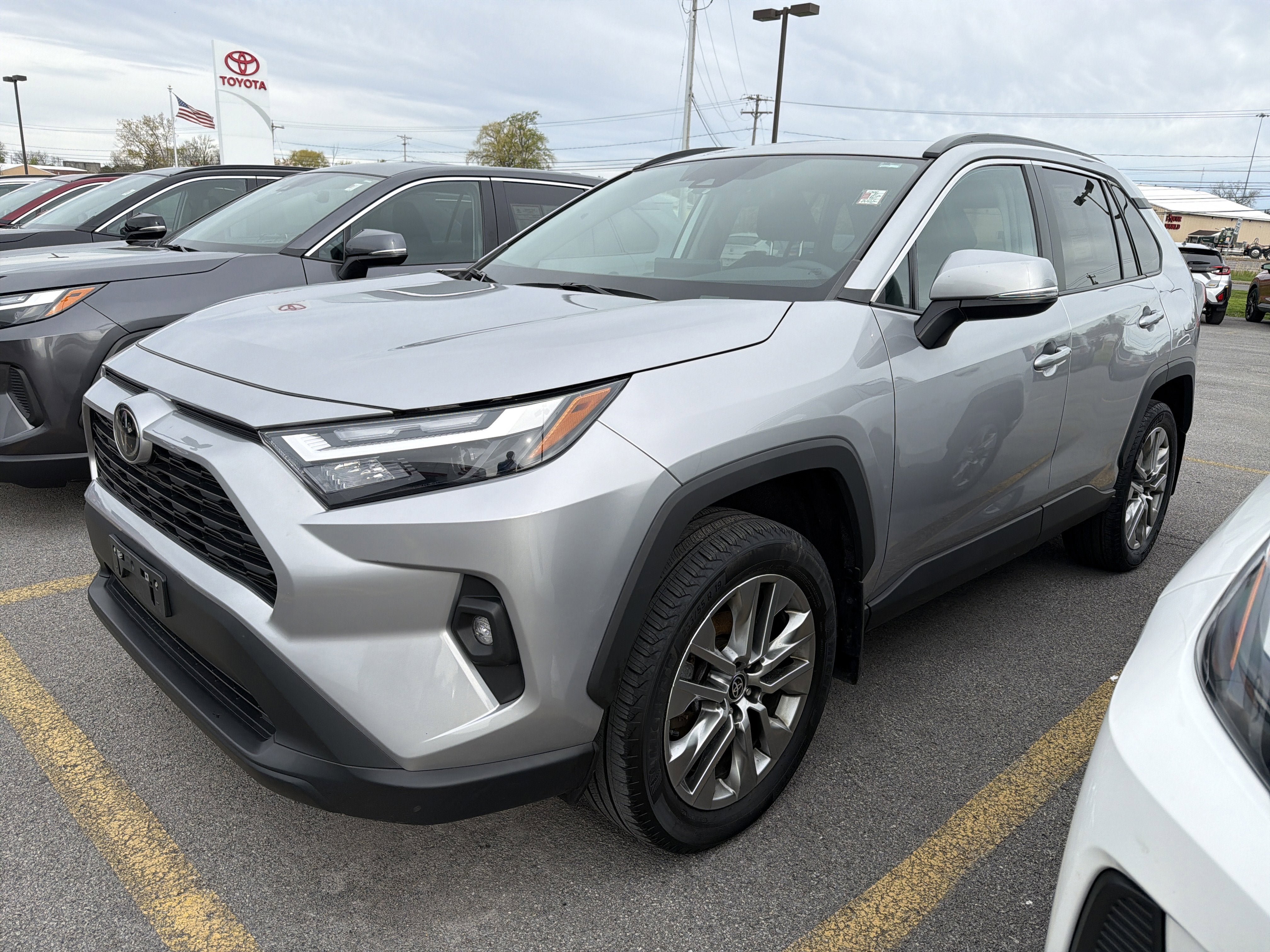 Used 2023 Toyota RAV4 XLE Premium AWD/4WD image 4
