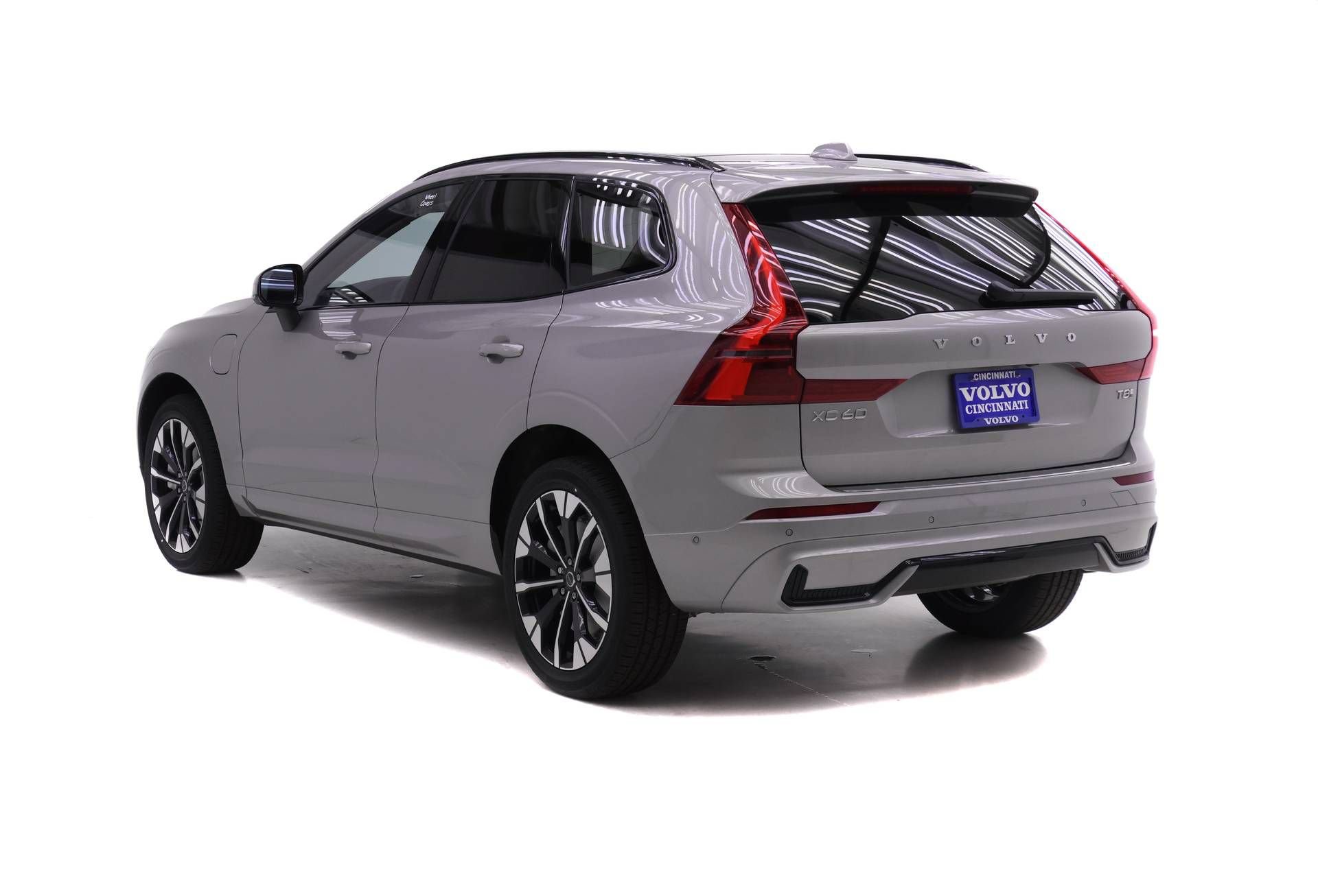 New 2026 Volvo XC60 T8 Plus w/ Protection Package Premier AWD/4WD image 5