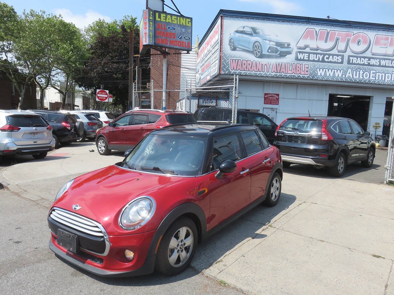 Used 2015 MINI Cooper 4-Door Hardtop FWD image 2