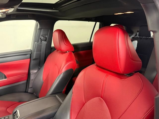 Used 2023 Toyota Highlander XSE image 6