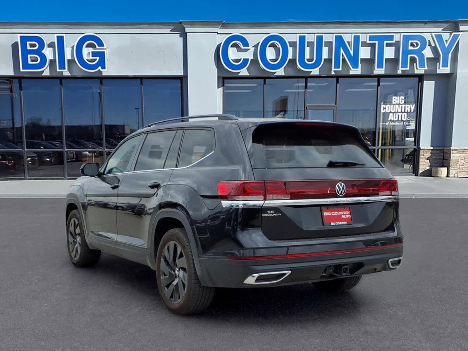Used 2025 Volkswagen Atlas SE FWD image 2