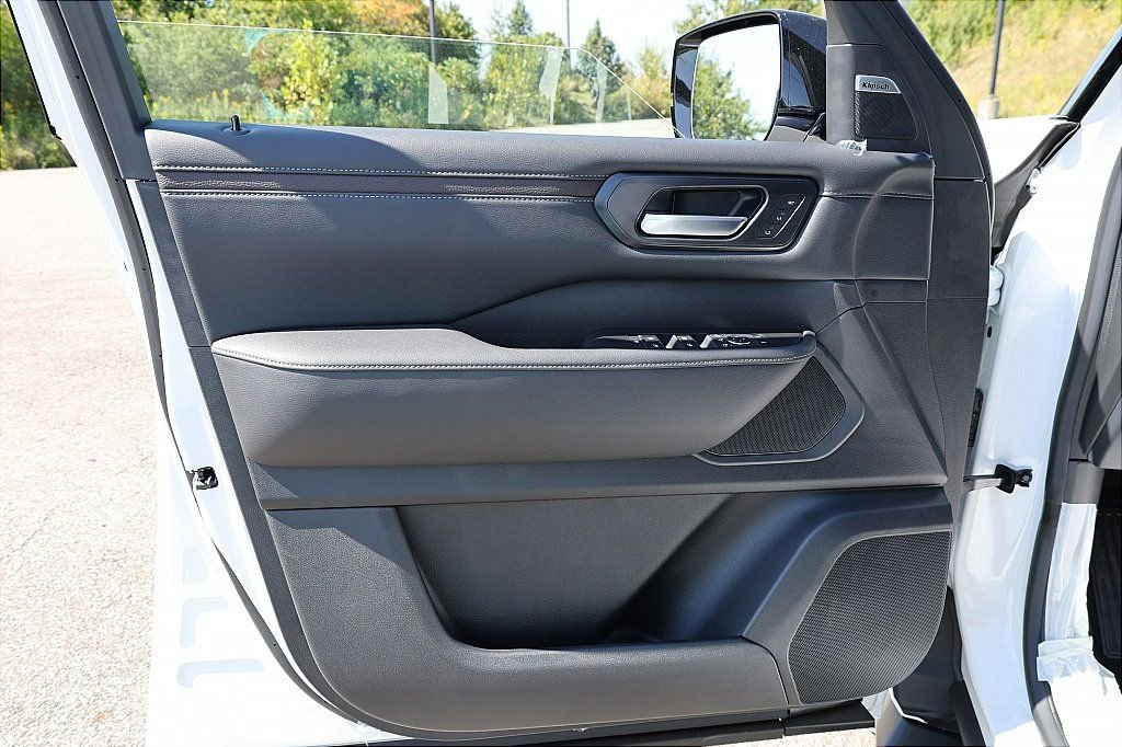 New 2026 Nissan Armada SL w/ Captain's Chari Seat Package image 16