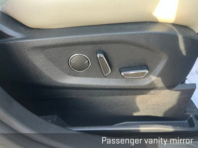 Used 2017 Ford Edge Titanium w/ Technology Package FWD image 43