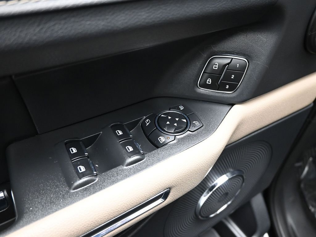 Certified 2024 Ford Expedition Max XLT image 12