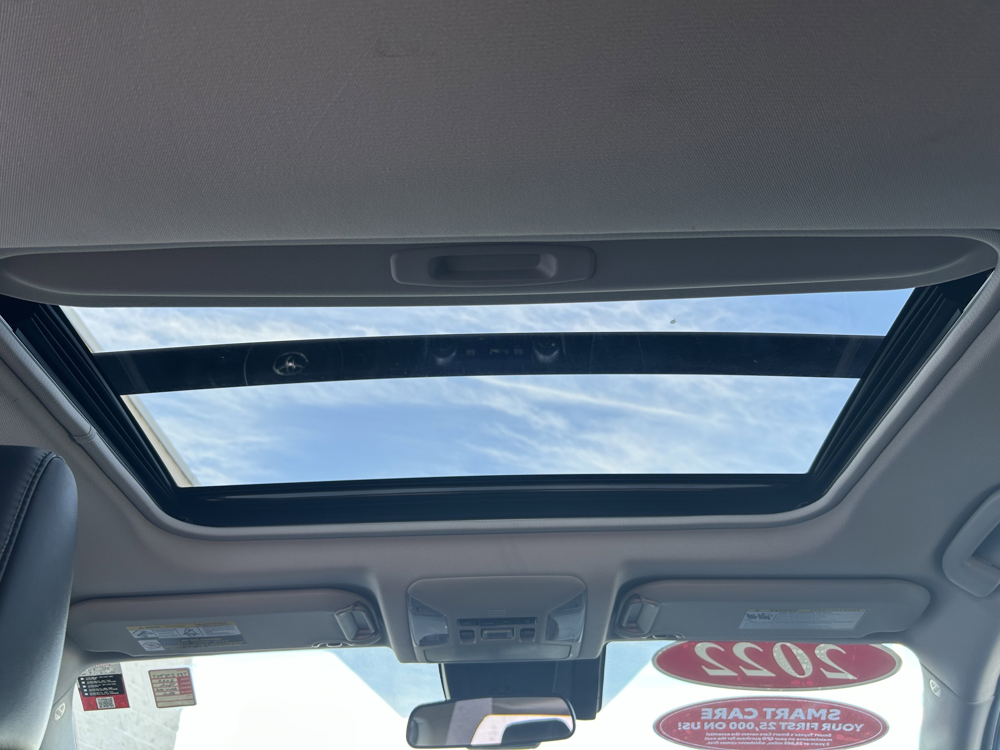 Used 2022 Toyota RAV4 XLE Premium image 19