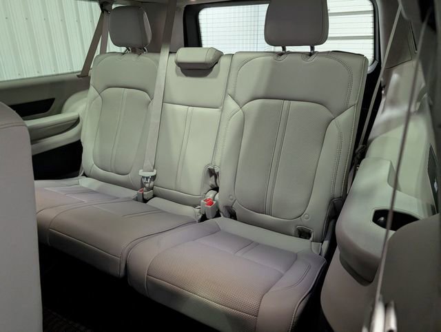 Used 2024 Jeep Wagoneer L Series III w/ Premium Group I image 11
