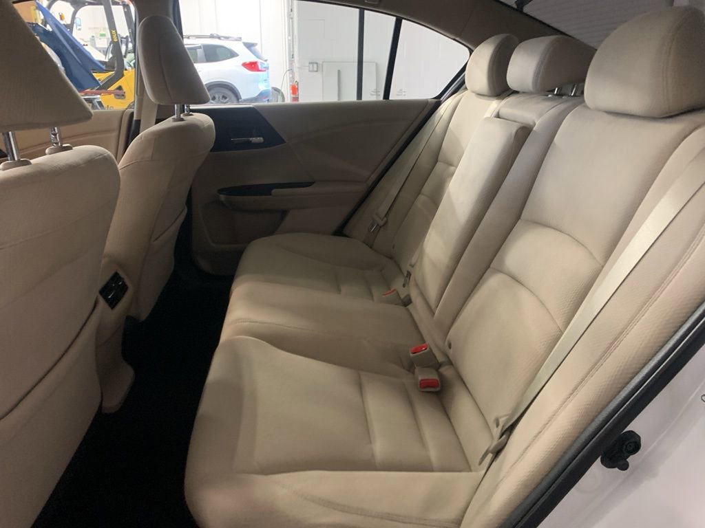 Used 2016 Honda Accord EX image 19