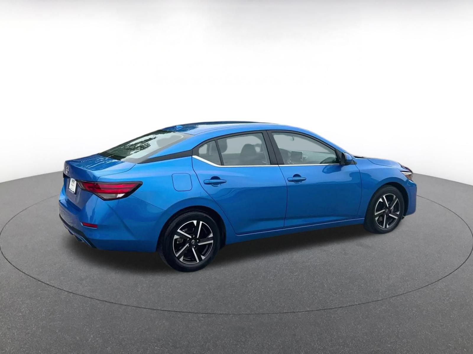Used 2025 Nissan Sentra SV FWD image 14