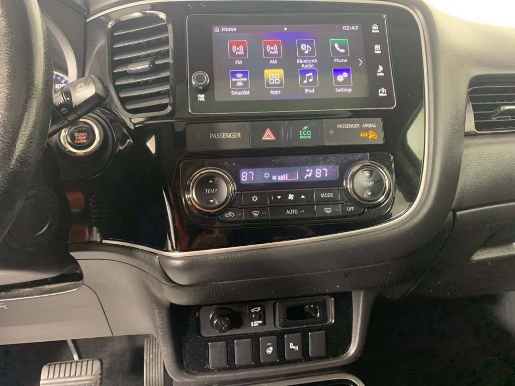 Used 2018 Mitsubishi Outlander SEL image 24