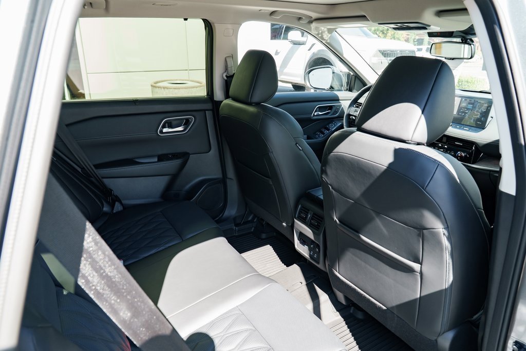 New 2026 Nissan Rogue Platinum image 28