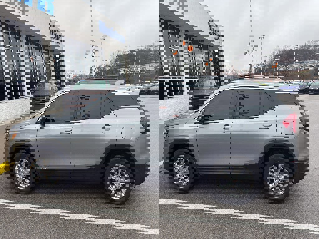 Used 2023 GMC Terrain SLE image 1